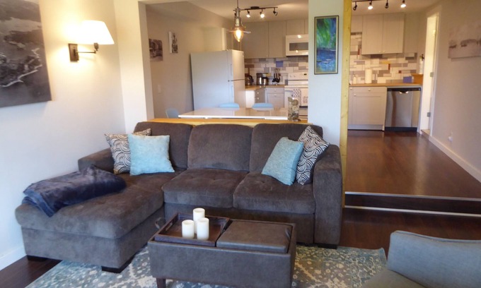 Sooke House | Sooke Ocean View Suite - private/cozy Sooke town centre