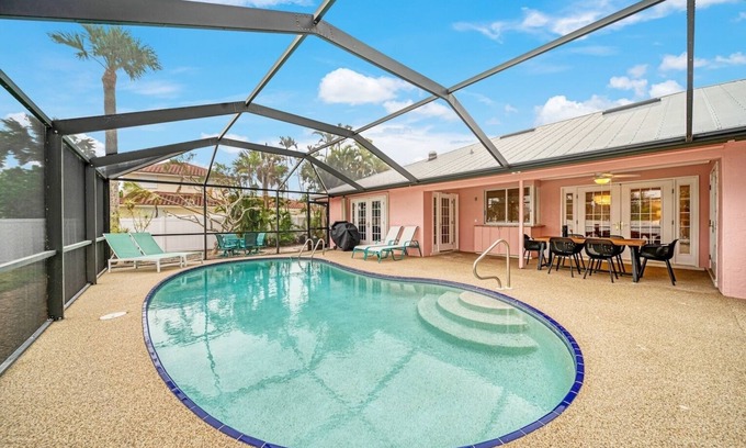 East Rocks House | Sooner Beach Escape: Cute Pool Home in East Rocks