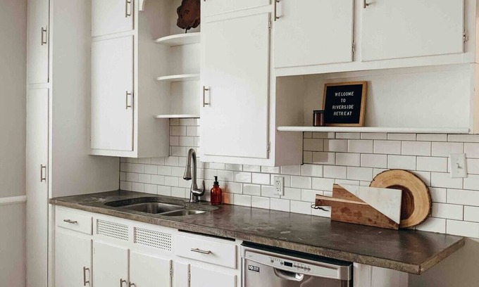 Evansville Apartment | Soothing 2-bedroom apartment with AC in Evansville