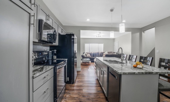 Millvale House | Soothing 4-bedroom house with WiFi in Pittsburgh