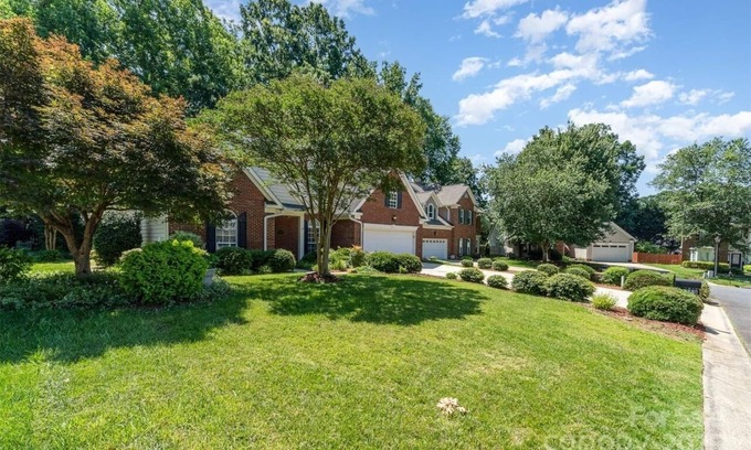 Provincetowne House | Soothing 4-bedroom house with AC in charming Charlotte