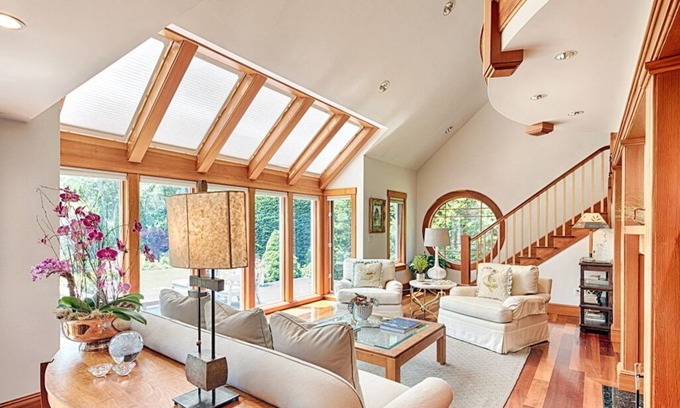 Vineyard Haven House | Soothing 4-bedroom house with a built full yard andAC in charming Tisbury