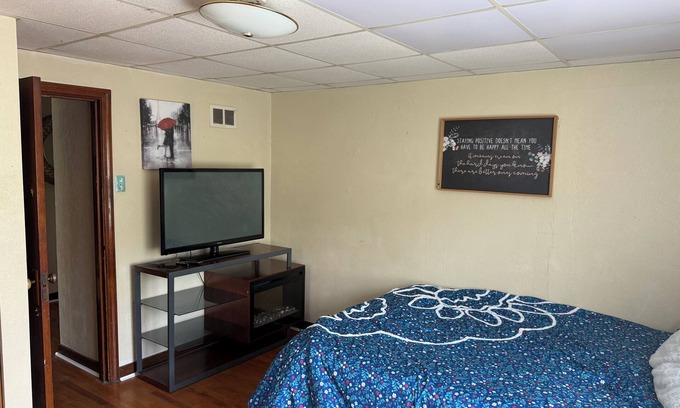 Marshall-Shadeland Apartment | Soothing apartment with WiFi in vibrant Pittsburgh