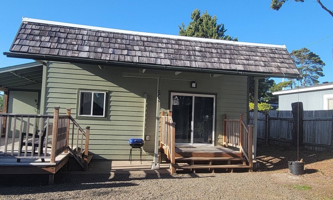 Gleneden Beach House | Soothing beach house with WiFi in Lincoln Beach