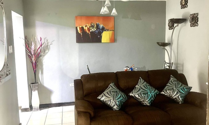 Camperdown House | SOOTHING GETAWAY 2 BEDROOM HOME