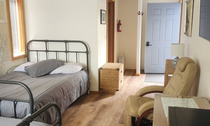 Clallam County Hotel | Soothing hotel with WiFi in charming Sekiu