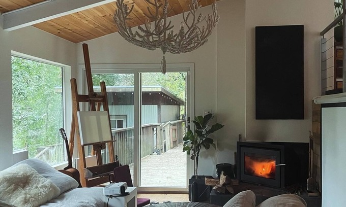 Forestland Cabin | Soothing modern Oakland Hills treehouse with deck