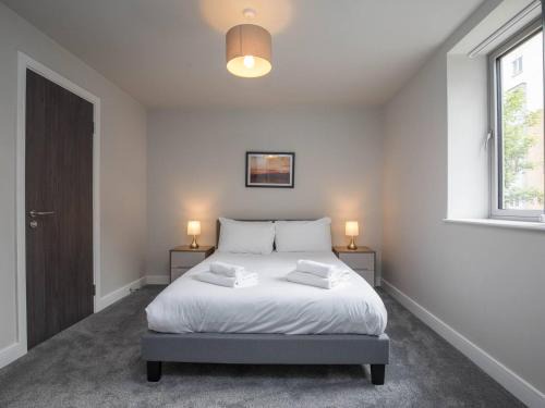 Slough Apartment | Sophisticated Apartment with Parking Central Slough