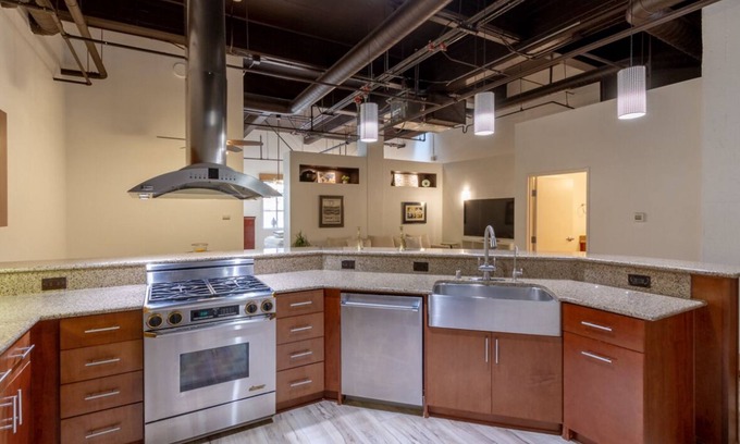Cortez Hill Apartment | Sophisticated Comfort: Luxury Loft w/Chef's Kitchen in Gaslamp Quarter