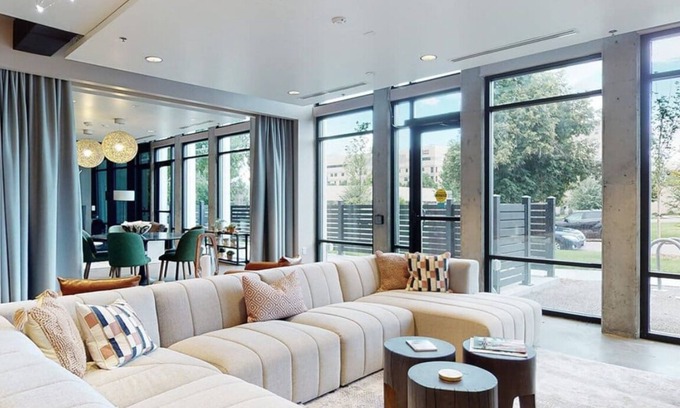 Uptown Apartment | Sophisticated Downtown Studio