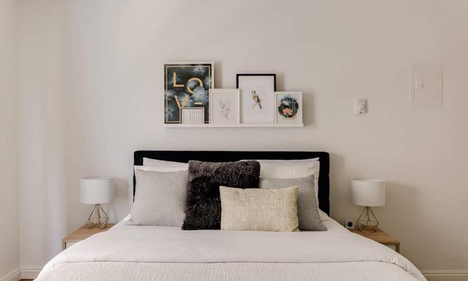 Alamitos Beach Apartment | Sophisticated Long Beach Suite with Patio Dining and Parking NRP21-00185