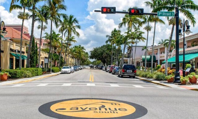 Naples Condo | Sophisticated Naples Lakefront Condo - Top Floor