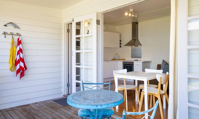 Sorrento Cottage | Sorrento Beach Cottages #2 - 1 NIGHT FREE!* - Gorgeous beach cottages with a 2 min walk to Sorrento shops.