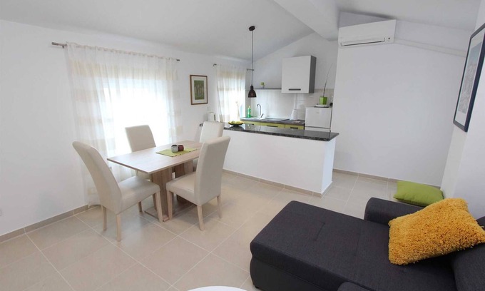 Borik Apartment | SORRISO One-Bedroom Apartment