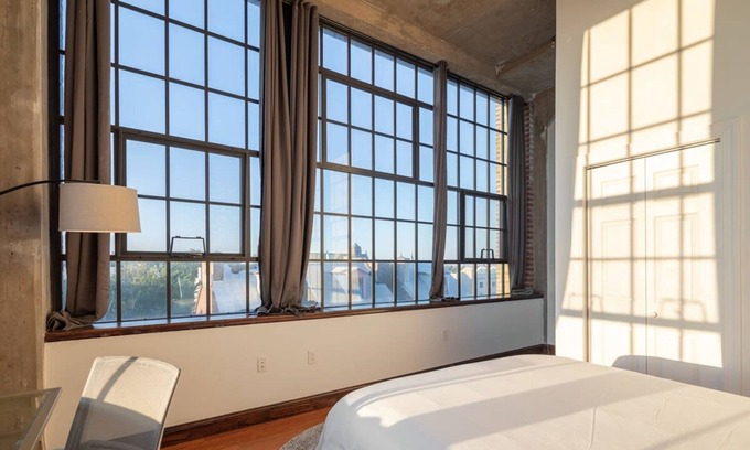 West Poplar Apartment | Sosuite 3BR Apt w Balcony, W/d, Gym, On-site Bar