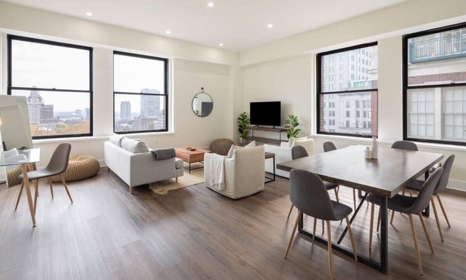 Center City East Apartment | Sosuite | Corner 3BR Apt w Park View, W/D, Gym