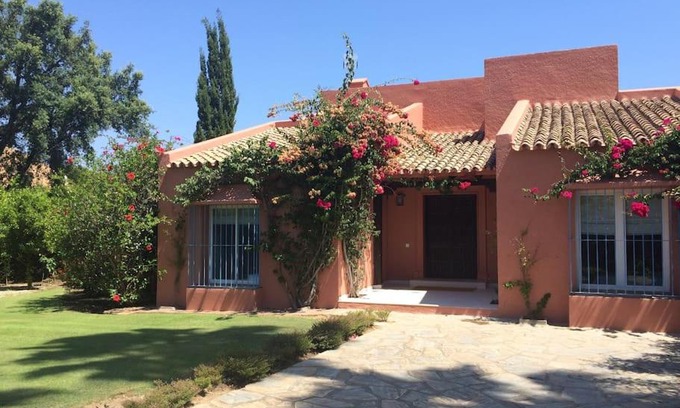 Sotogrande House | SOTOGRANDE, Bonita Villa individual con piscina y gran jardín
