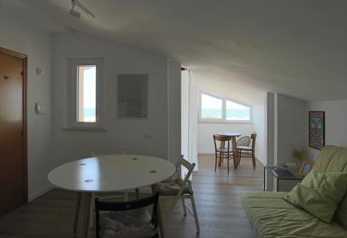 Porto Potenza Picena Apartment | sottotetto sul mare