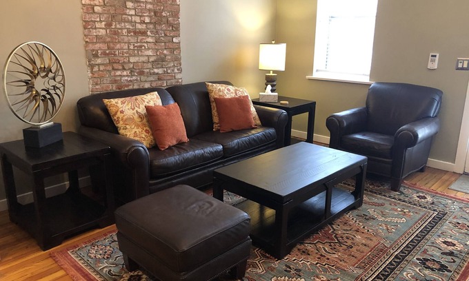 Soulard Apartment | Soulard Residence: Milan suite