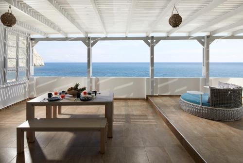 Perissa Villa | Soultouch Beachfront Villa