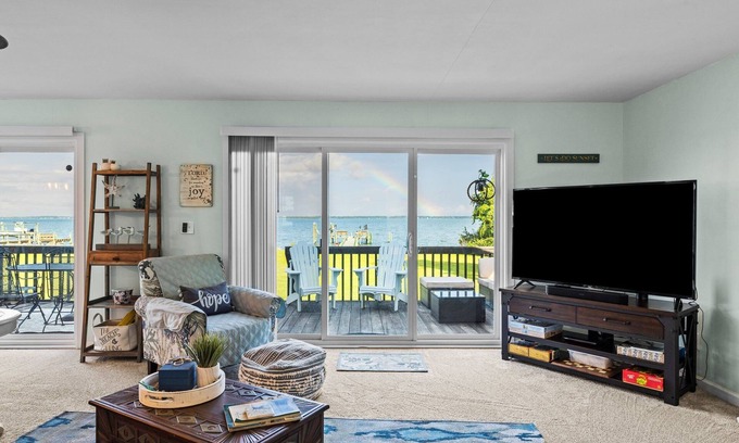 Carteret County House | SOUNDFRONT HOME IN BEAUFORT – 3BD/2BA WITH PRIVATE DOCK