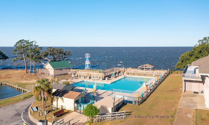 Colington Harbour House | Soundside home in KDH w/hot tub & lots of community amenities including a pool!