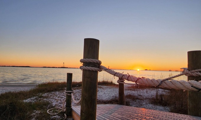 Mary Esther House | Soundside Vibe! Sleeps 15, Private Community Beach, Pool! Minutes to Navarre!