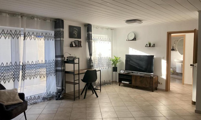 Weilerswist Apartment | Souterrain Whirlpool-Apartment nahe Phantasialand