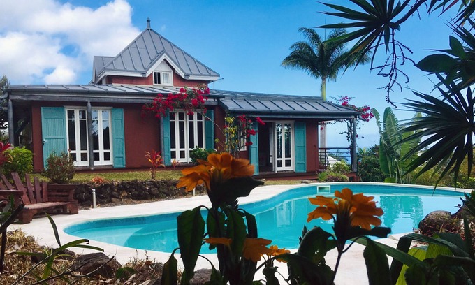 La Montagne House | South African villa, magnificent sea view, large swimming pool in lush greenery