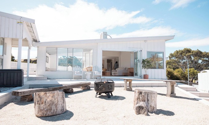 Opossum Bay House | South Arm Beach House- Beach Front With Fire pit - Perfect For Star Gazing