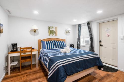 East Jordan Hotel | South Arm Retreats Motel @ Lake Charlevoix ➠ Unit 1