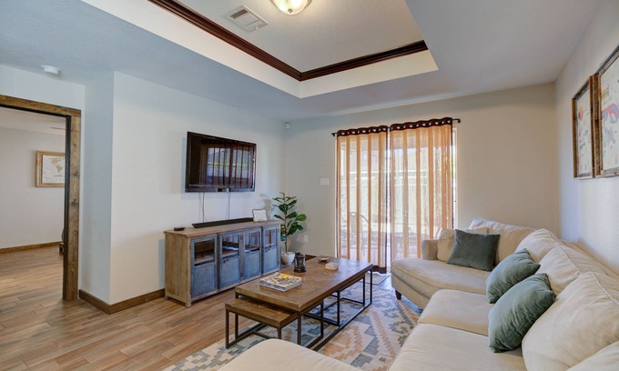 Manchaca House | South Austin Getaway | Great location | Backyard