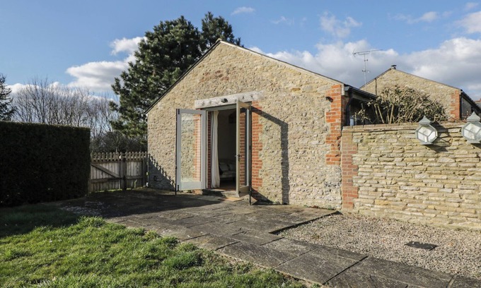 Faringdon Cottage | SOUTH BARN COTTAGE, family friendly in Stanford In The Vale