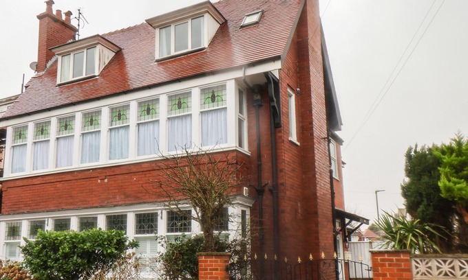 Bridlington House | SOUTH BAY BEACH HOUSE, pet friendly, with a garden in Bridlington