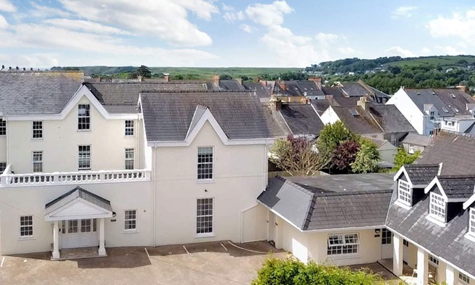 Tenby Apartment | SOUTH BEACH AT THE HIDEAWAY, family friendly in Tenby