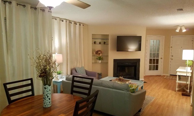 Virginia Beach Condo | South Beach Condo, cute, cozy and clean.