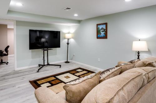 Granger Apartment | South Bend Area Vacation Rental 8 Mi to Notre Dame