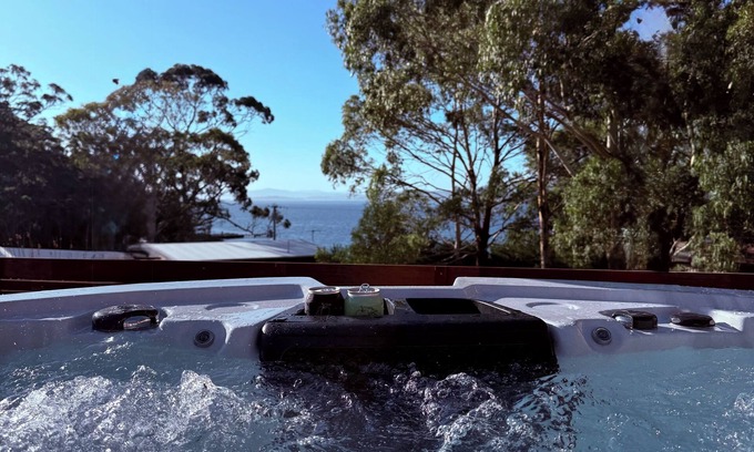 Lunawanna House | South Bruny Island Retreat with Spa and Sauna