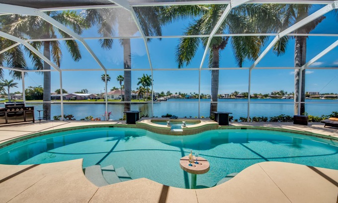 Eight Lakes Villa | South Cape villas with fantastic views in a central location