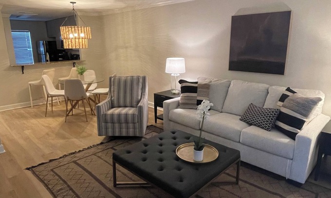 Oxford Condo | South Carolina Citadel games open Newly renovated! Oxford - Walk to Campus
