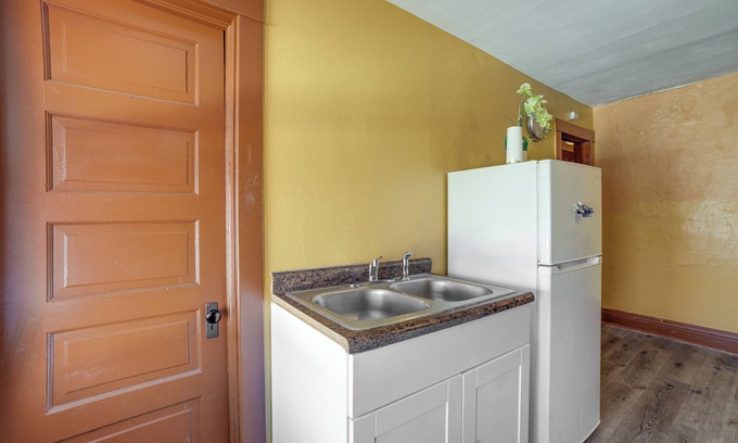 South Chicago Heights Apartment | South Chicago Heights Apt: Pets Welcome!
