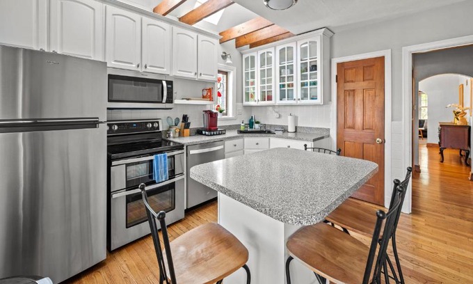 Northampton House | South City Pool & Hot Tub 5 Bed