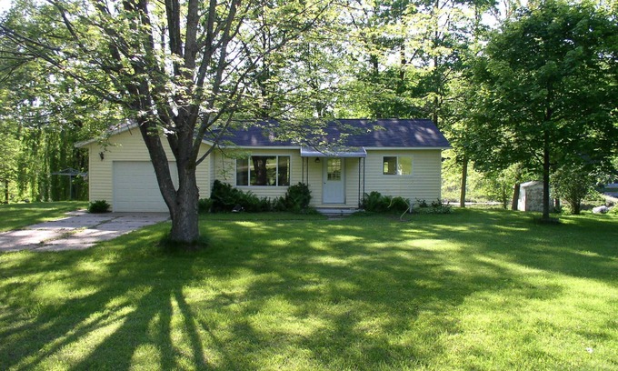 Hale Cottage | South Dease Lake - Cottage