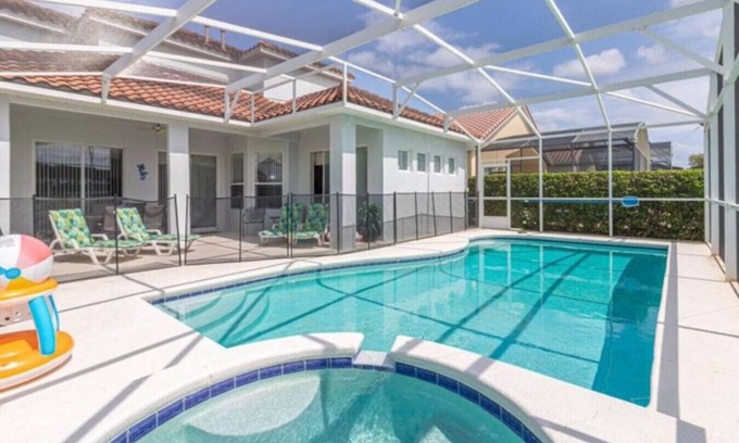 Tuscan Hills House | South Facing 6 bedroom private pool home