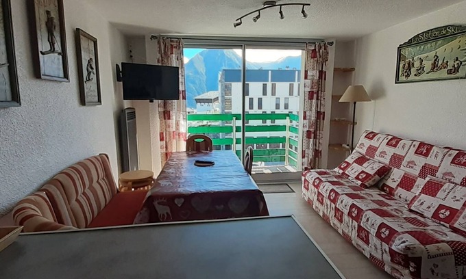 Cadeilhan-Trachere Apartment | South-facing triplex, pla d'adet, ski in/ski out, balcony