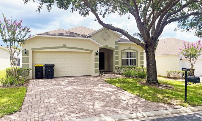 Highgate Park House | South facing pool home with hot tub and games room - gated community