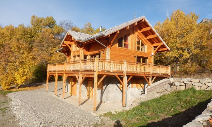 Saint-Jean-Saint-Nicolas Ski Chalet | south-facing chalet in the heart of the champsaur at the center of 5 resorts