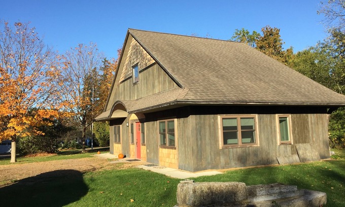 South Hero House | South Hero Guesthouse with lake access and great sunsets