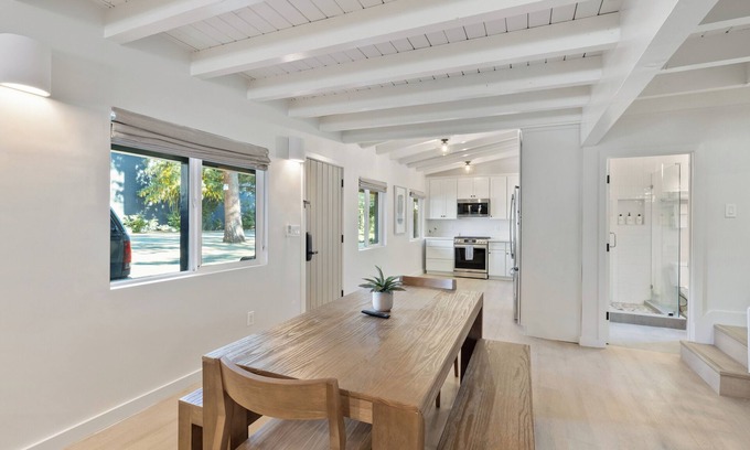 Lakeside Park Apartment | South Lake Chalet #1-Boutique Suite-Minutes to Heavenly & Lake Tahoe
