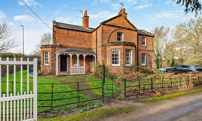 Southwell House | South Lodge Cottage - Southwell